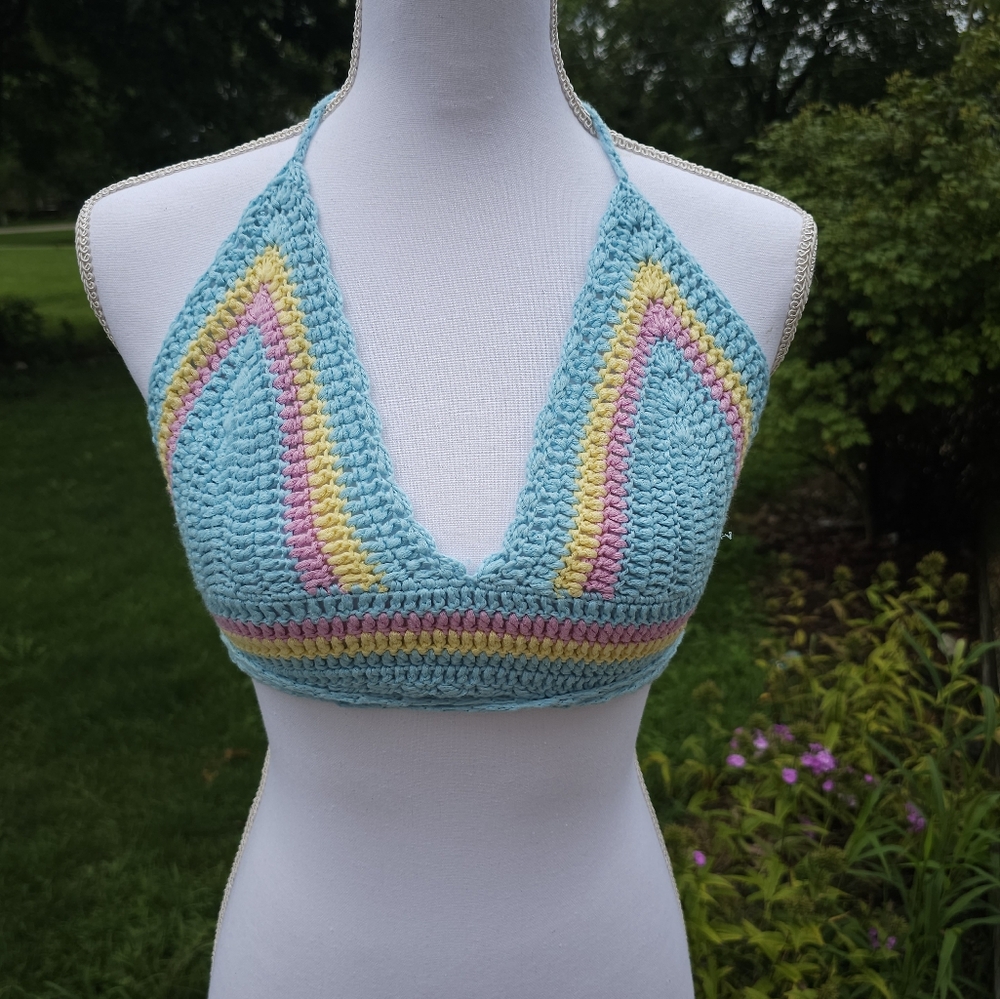 Halter bikini top knitted medium size 6
